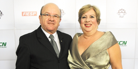 Sandra Machiavelli, em dia de nat, recebe hoje o abraço do maridão José Reinaldo e de toda a família
